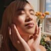 hers Effortless Glow Face Oil - Anti Aging Facial Oil for Glowing Skin - Softens, Hydrates, Smoothes Wrinkles - Contains Jojoba Oil, Tea Tree Oil, Rosehip - 1 fl Oz - Image 6
