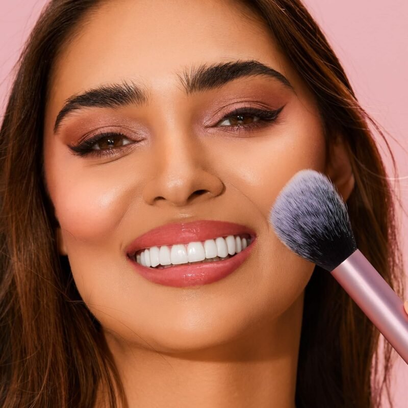 Real Techniques 5 Piece Everyday Essentials Makeup Brush Set, Includes 4 Brushes & Makeup Sponge, For Foundation, Blush, Bronzer, Contour, Eyeshadow, & Powder, Travel Gift Set, Cruelty-Free & Vegan - Image 14