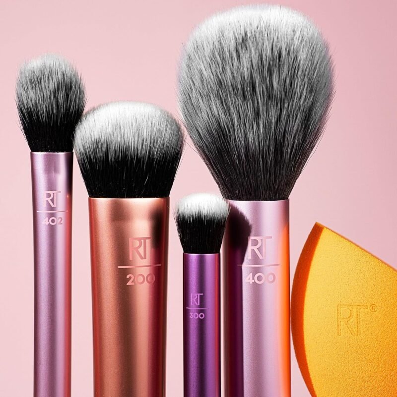 Real Techniques 5 Piece Everyday Essentials Makeup Brush Set, Includes 4 Brushes & Makeup Sponge, For Foundation, Blush, Bronzer, Contour, Eyeshadow, & Powder, Travel Gift Set, Cruelty-Free & Vegan - Image 15