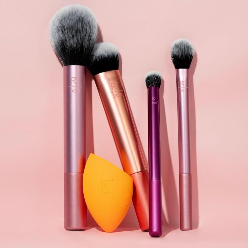 Real Techniques 5 Piece Everyday Essentials Makeup Brush Set, Includes 4 Brushes & Makeup Sponge, For Foundation, Blush, Bronzer, Contour, Eyeshadow, & Powder, Travel Gift Set, Cruelty-Free & Vegan - Image 16