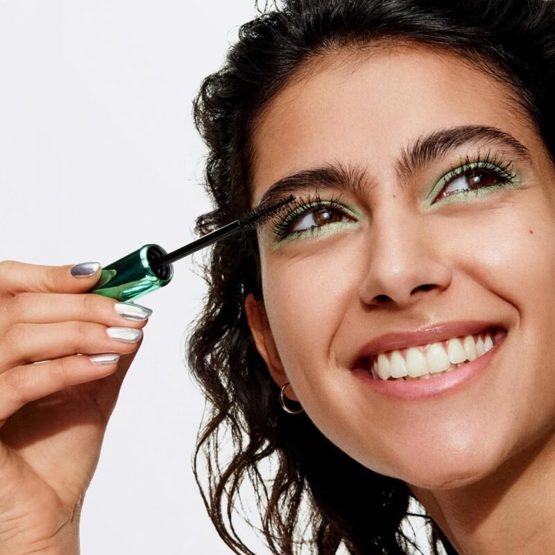 Clinique High Impact High-Fi Full Volume Water-Resistant Mascara | Volumizing, Non-Clumping, Smudge-Proof + Safe For Sensitive Eyes - Image 3